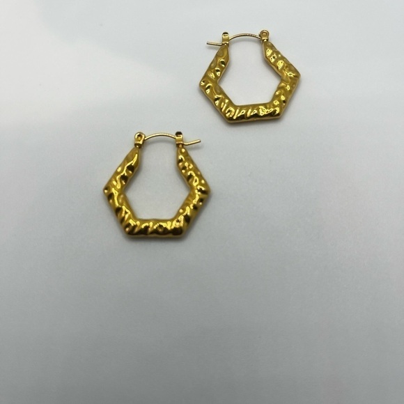 Mid Gold Hoop  earrings - Picture 4 of 7